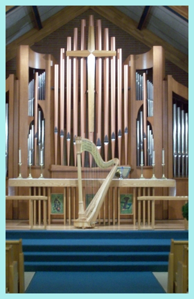Pedal harp in front of pipe organ